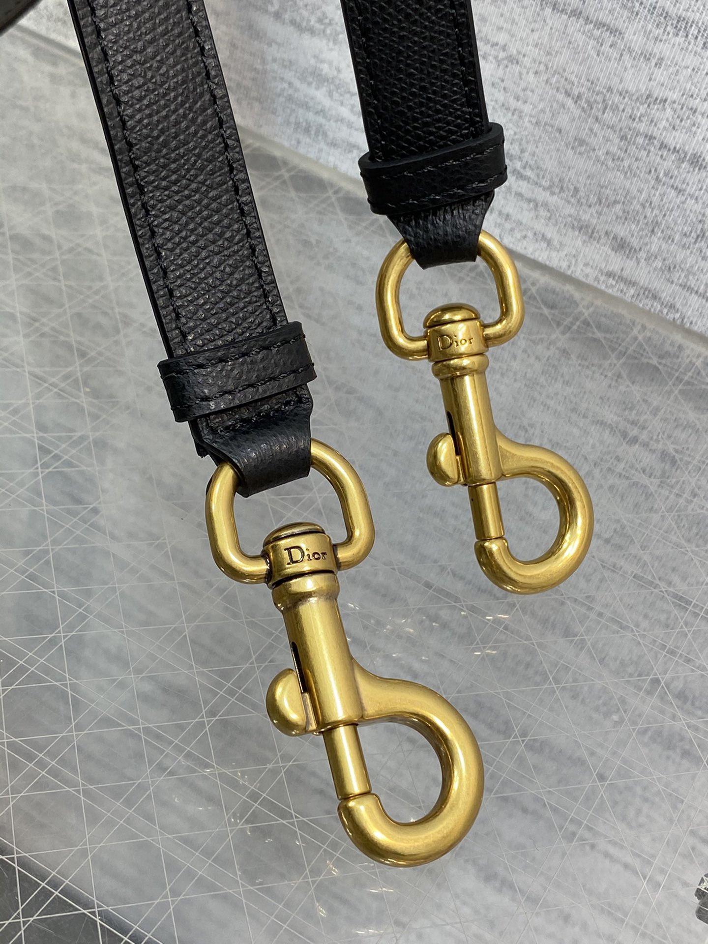 Handbag Dior 3351 size 24  6  18 cm - vstockx