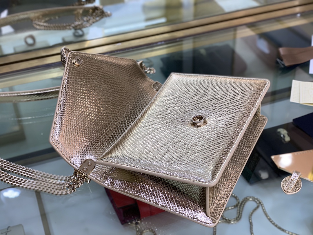 Handbags Bvlgari SERPENTI MULTICHAIN size:19*13.5*6 cm - vstockx