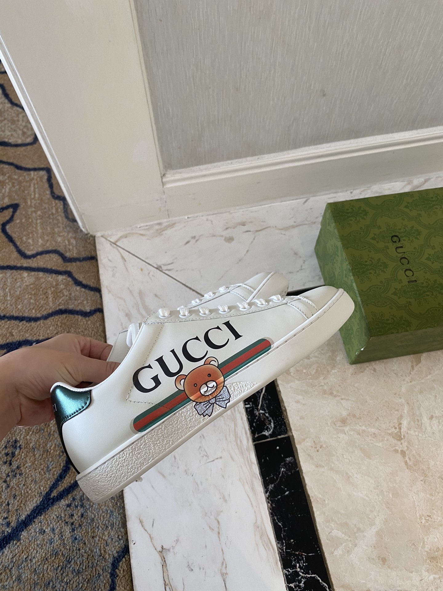 Gucci Women's Ace sneaker with bee sneaker 4 - vstockx