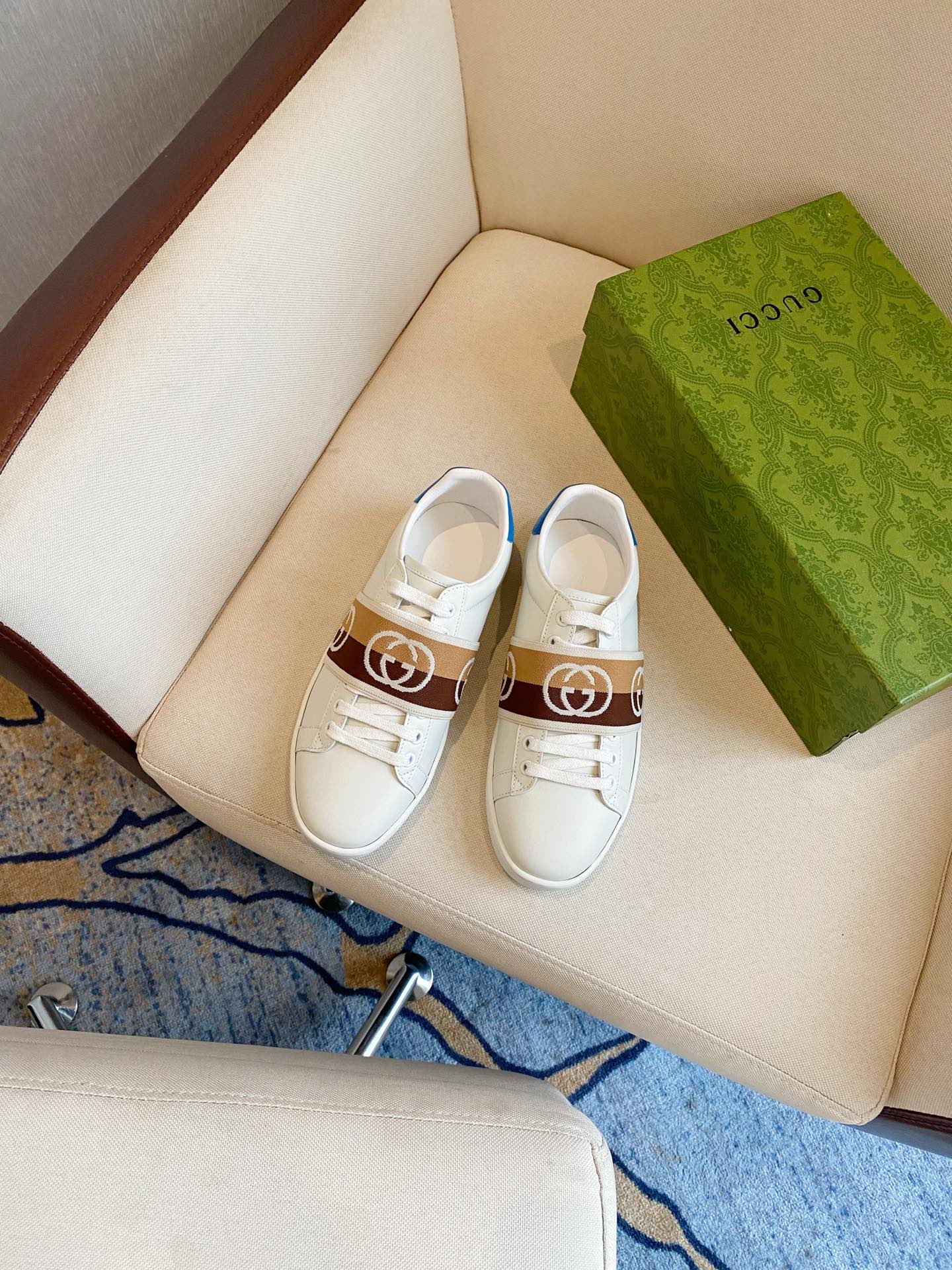 Gucci Women's Ace sneaker with bee sneaker 4 - vstockx