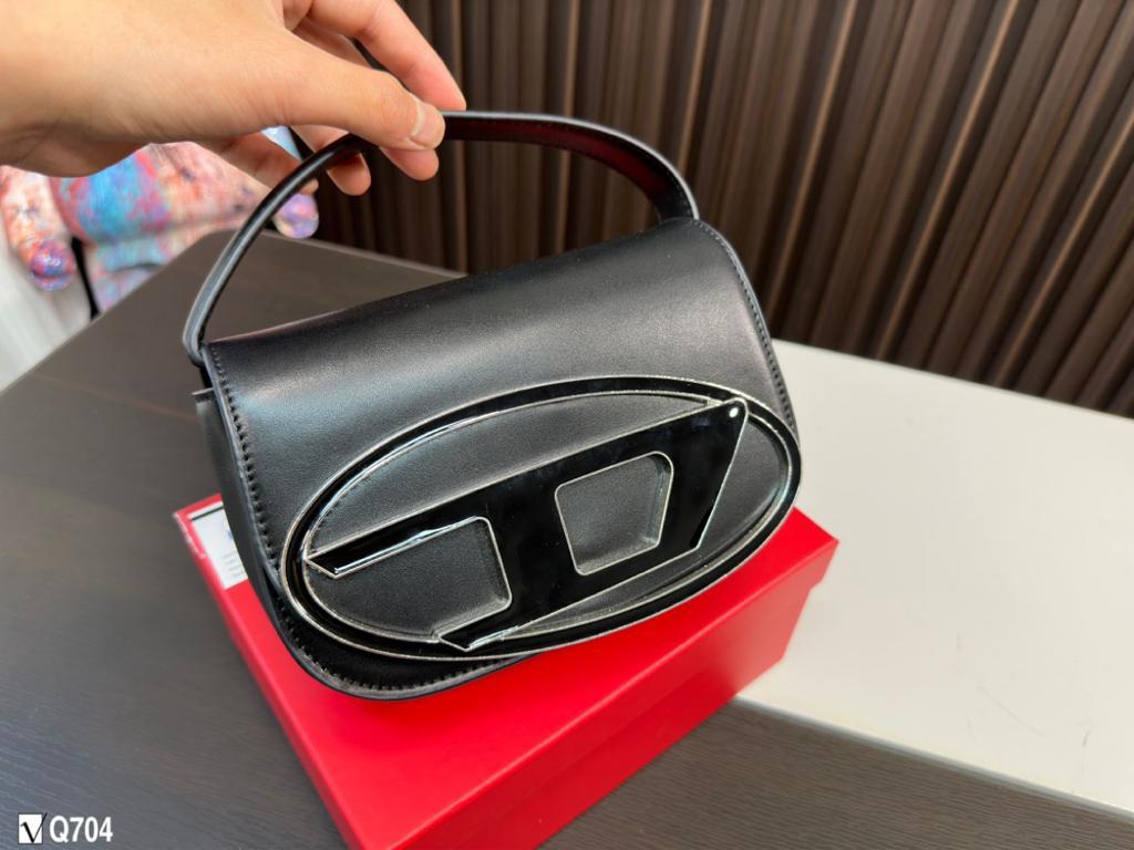 Handbag Diesel 4913 size 20*13*5.5 cm - vstockx
