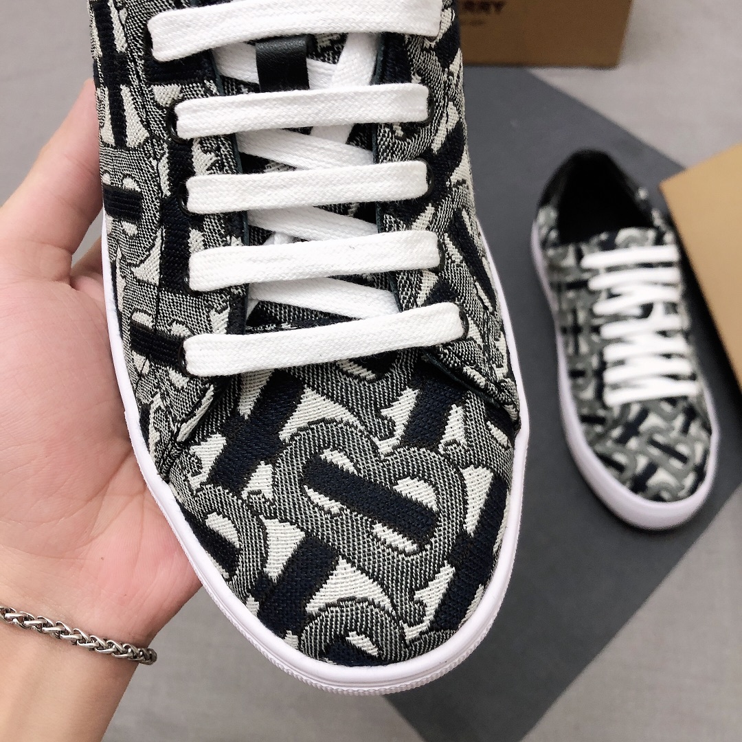 Burberry Perforated Check Sneaker 5 - vstockx