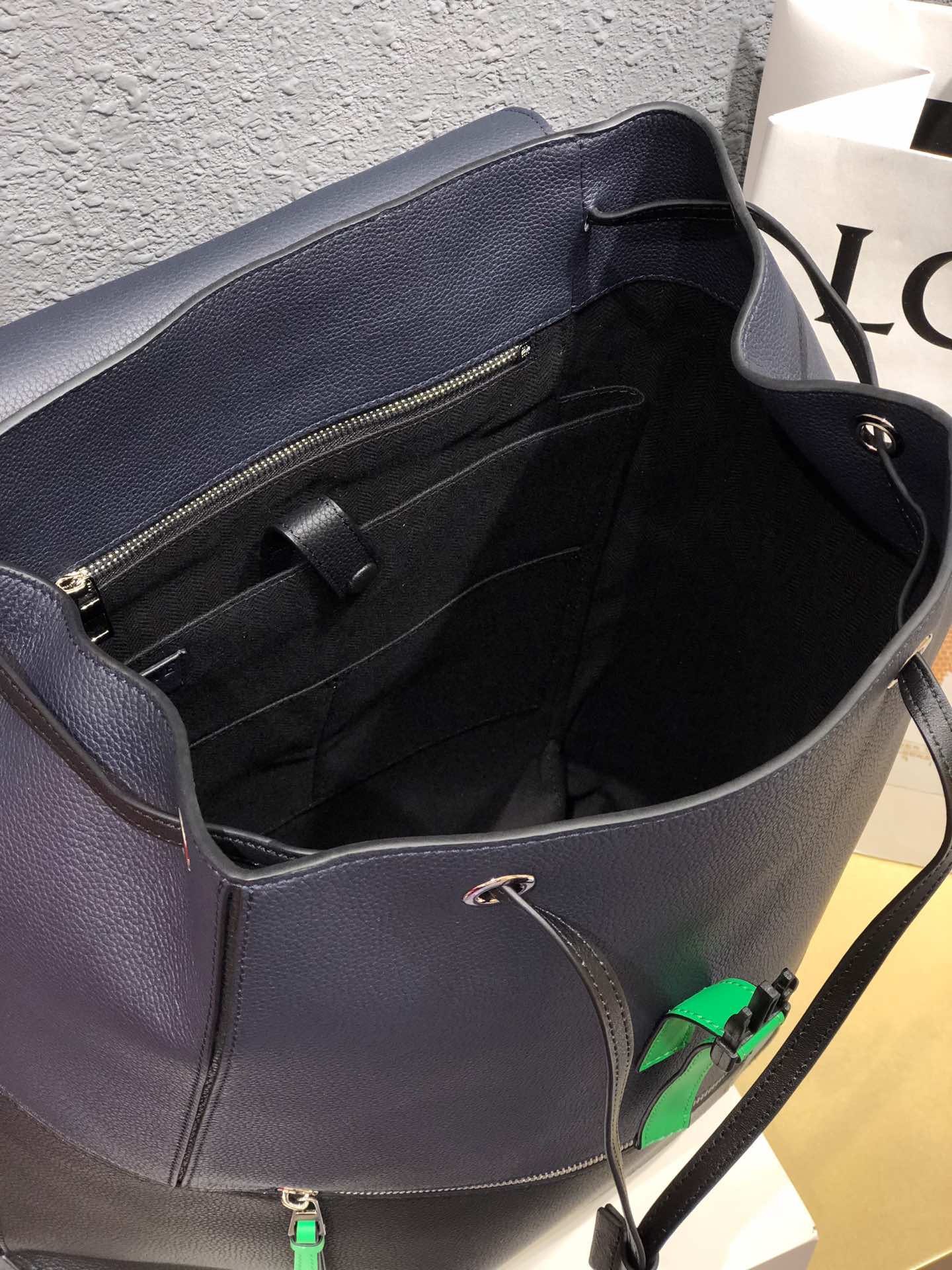 Handbags LOEWE ykk size:33x44.5x19 cm - vstockx