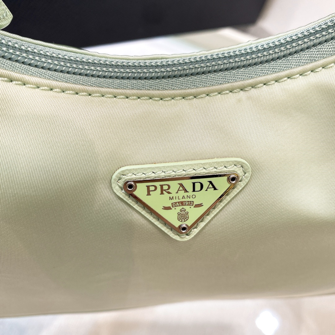 handbags prada Hobo 1NE515 Re-edition 2000 Size:22*17*6 - vstockx