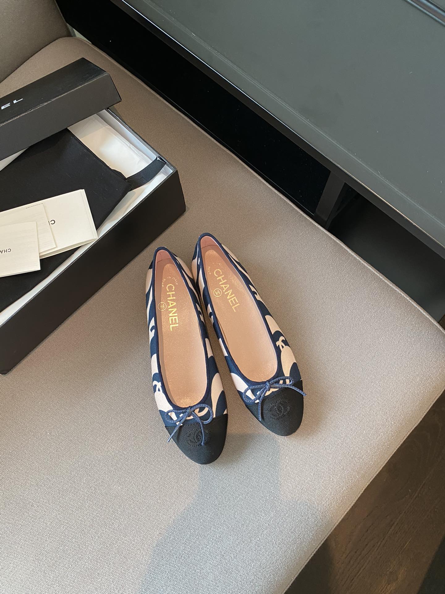 Chanel Ballerinas Fabric & Grosgrain 40 - vstockx