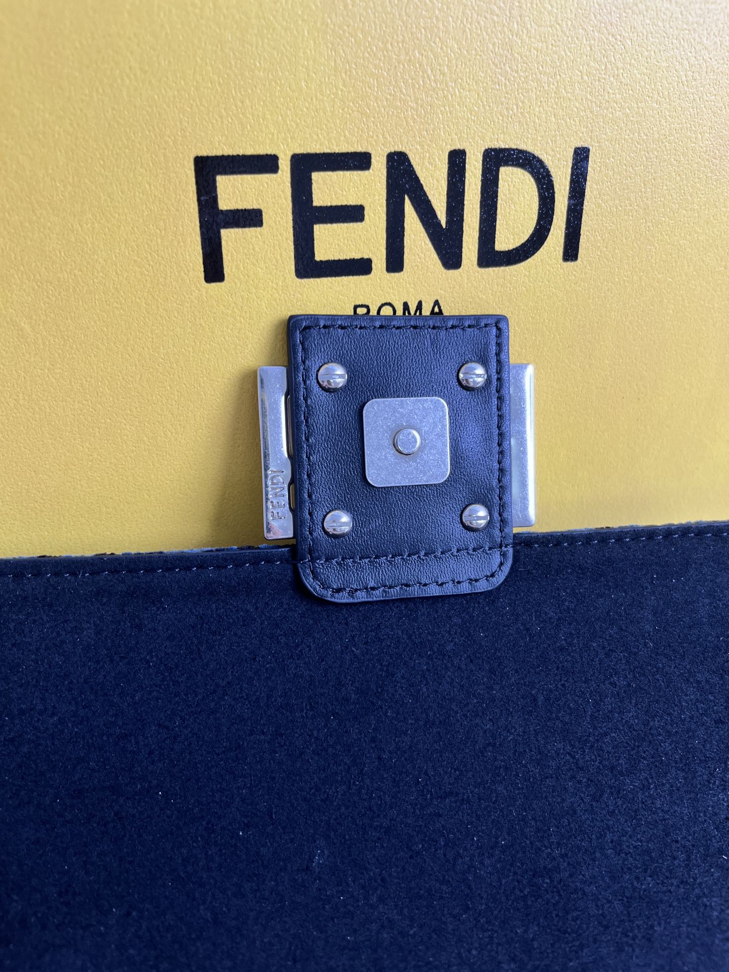 handbags FENDI 232 size:24*14*7cm - vstockx