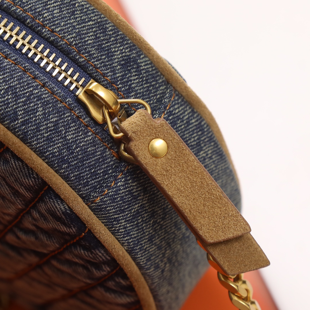 Handbags SAINT LAURENT 610436 size 17  17  5.5 cm - vstockx