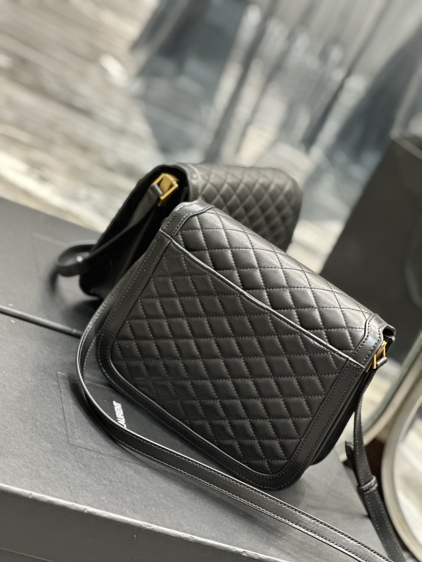 Handbags SAINT LAURENT 635025 size 22x18x5 cm - vstockx
