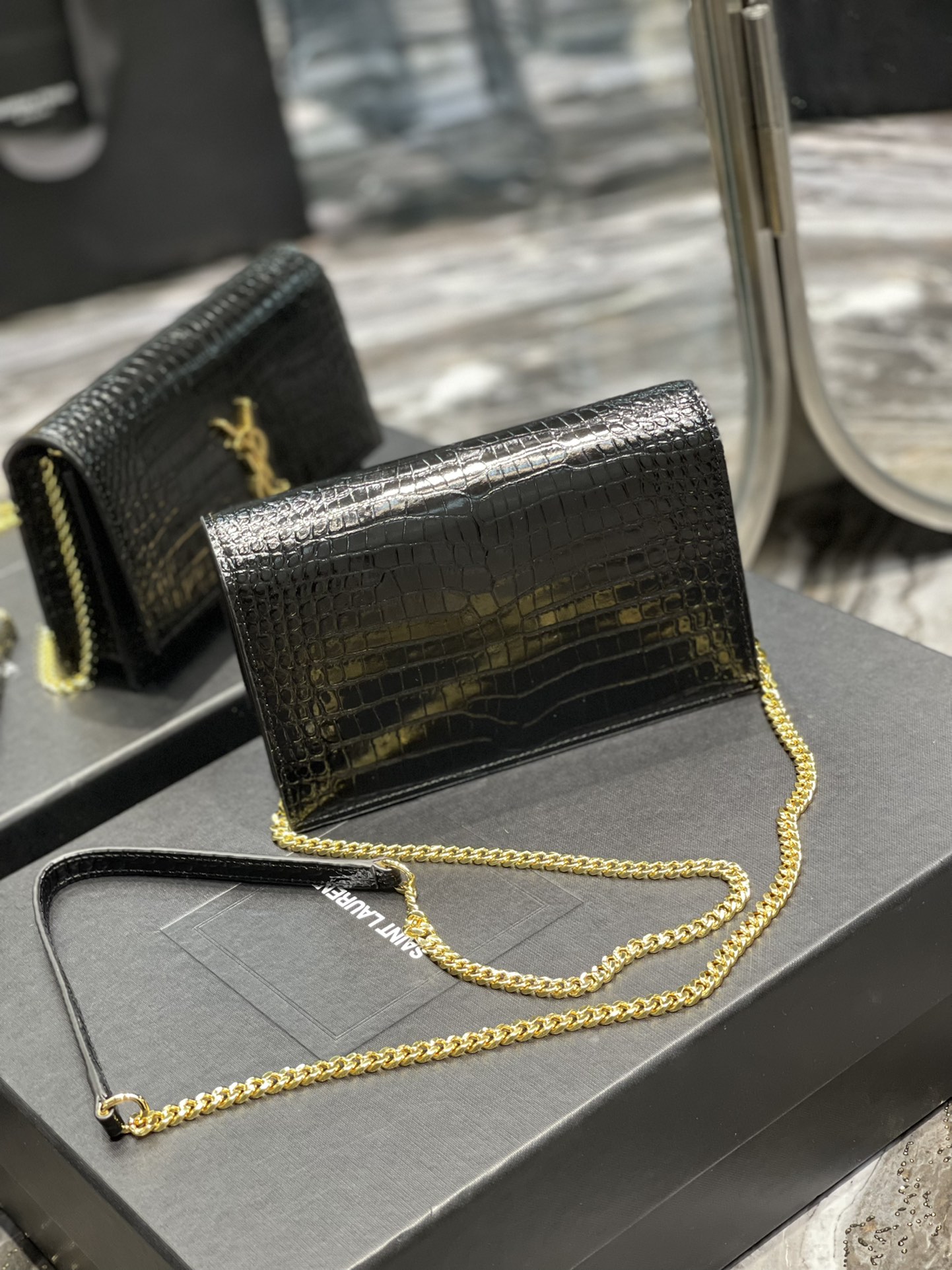 Handbags SAINT LAURENT 452159 size 19x12.5x4 cm - vstockx