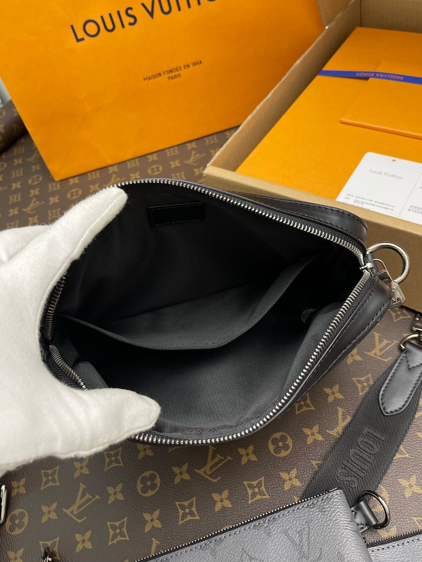 Handbags Louis Vuitton M69443 size:25*18.5*7 cm - vstockx