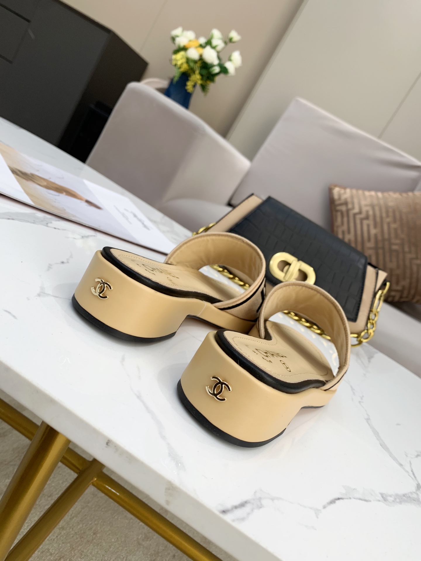 Chanel Slides 18 - vstockx