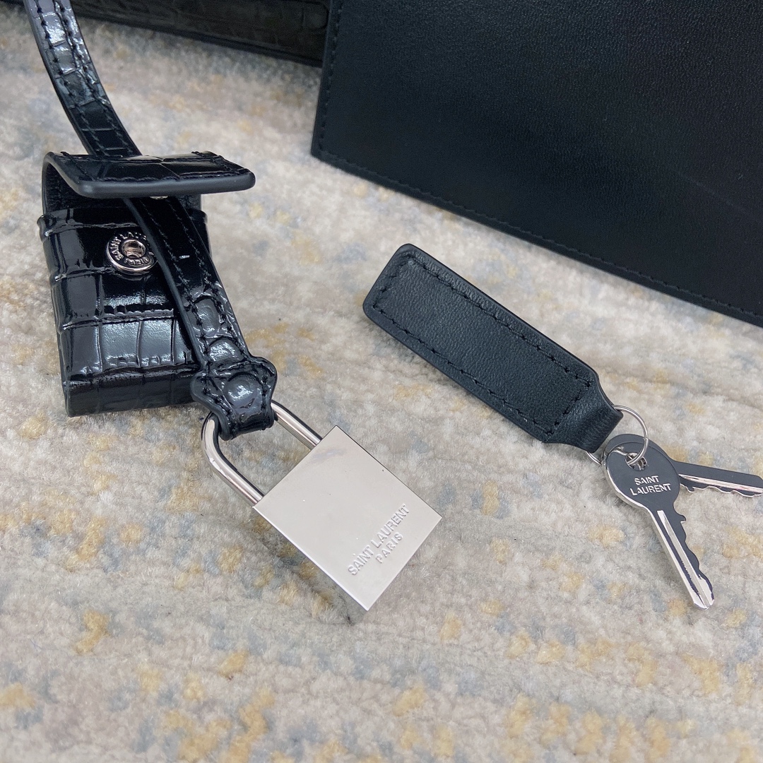 Handbags SAINT LAURENT 421863 size 26*20.5*12.5 cm - vstockx