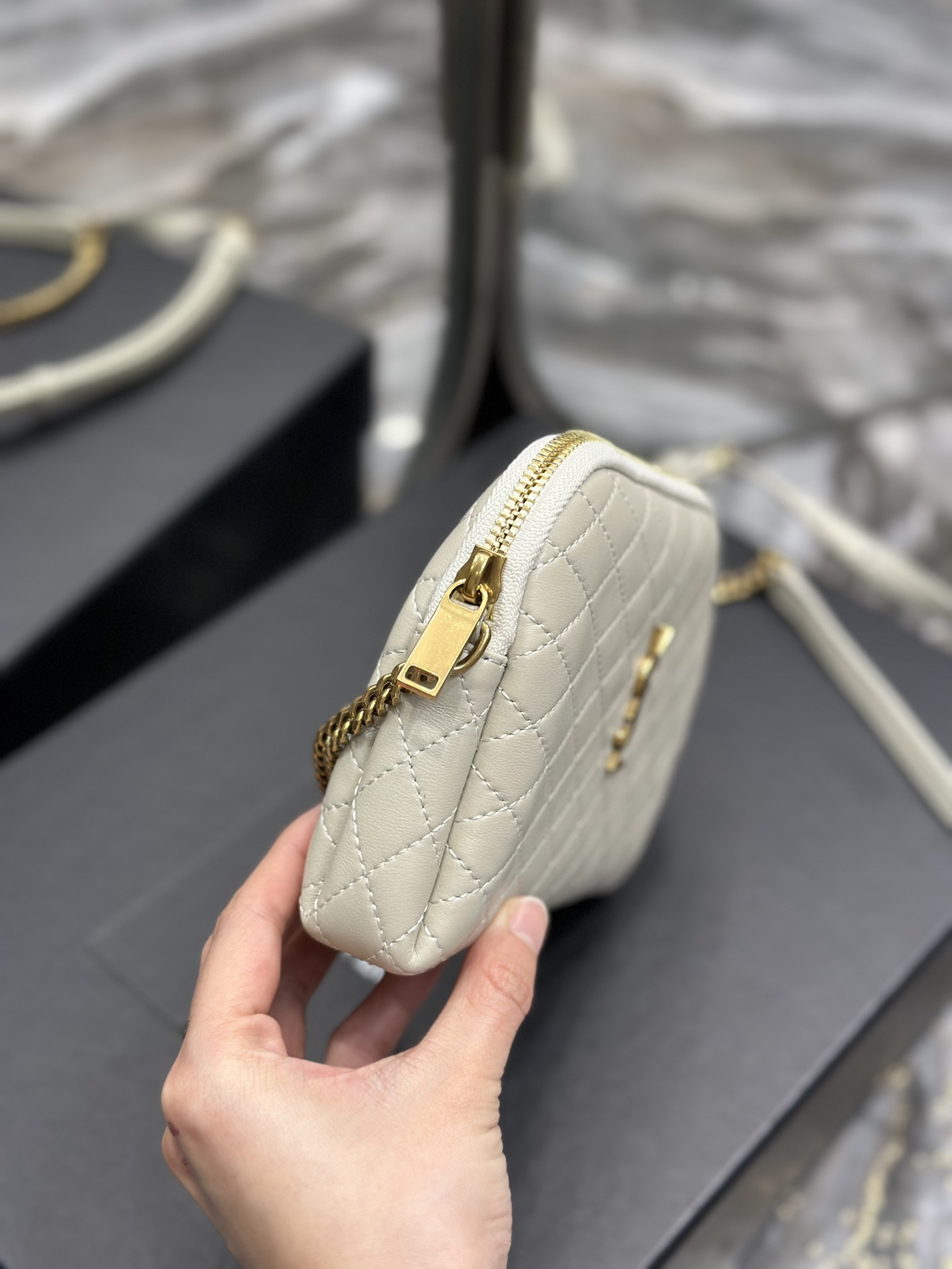 Handbags SAINT LAURENT 733667 size 19x3x3.5 cm - vstockx