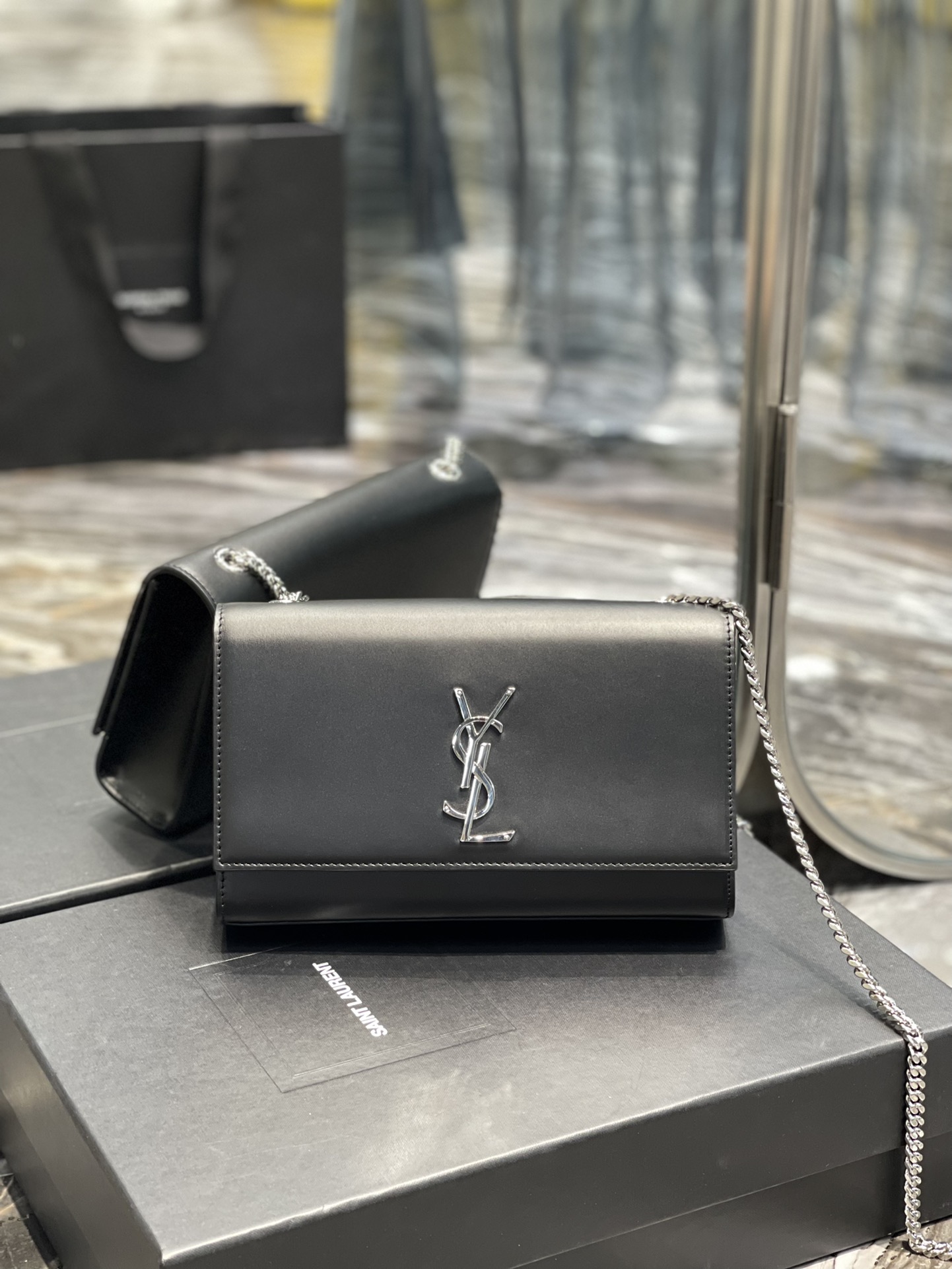 Handbags SAINT LAURENT 364021 size 24x14.5x5 cm - vstockx