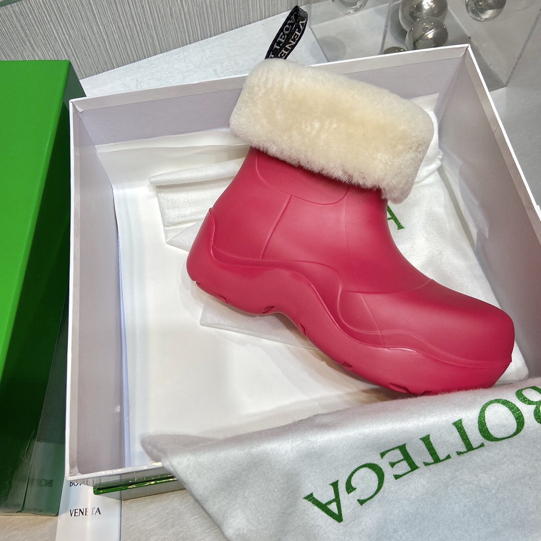 Bottega Veneta Boots 12 - vstockx