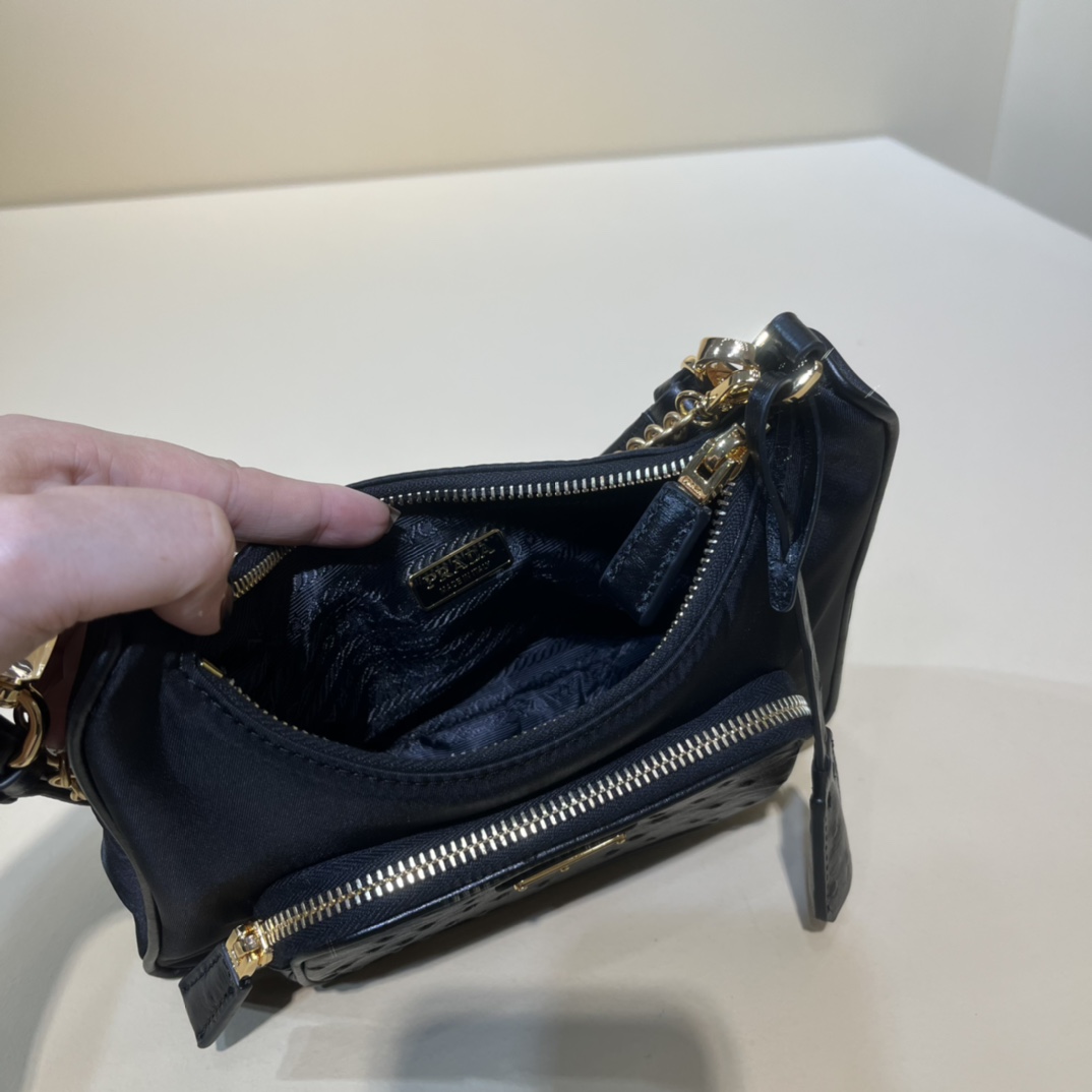 Handbags Prada 1BC198 size:22x19.5x6CM - vstockx