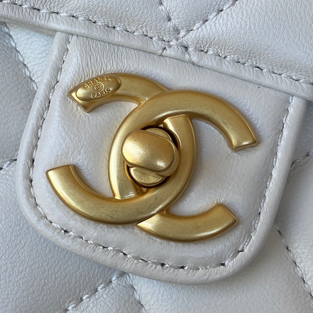 Handbag Chanel AS3648 size 17X14.5X7.5 cm - vstockx