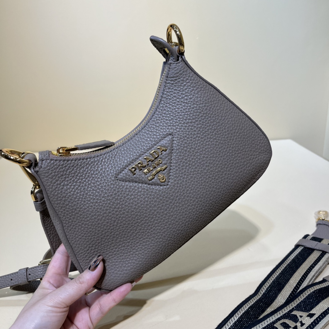 Handbags Prada 1BH193 size:24×18×6 cm - vstockx