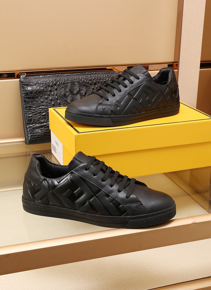 Fendi Low Top Sneakers 10 - vstockx