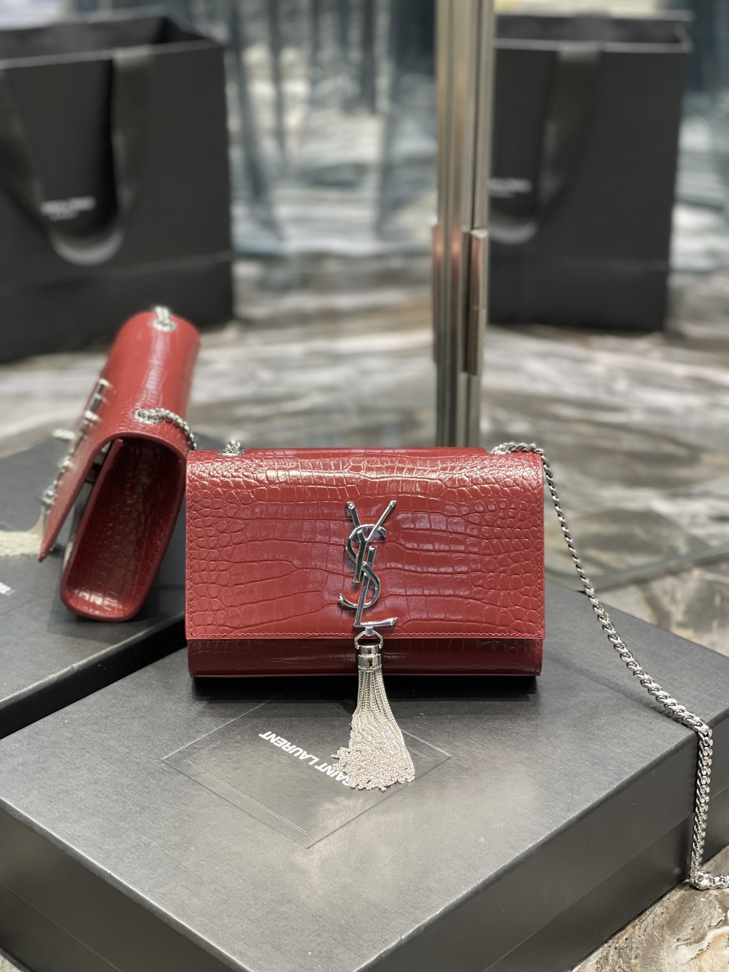 Handbags SAINT LAURENT 469390 size 20x13.5x5.5 cm - vstockx