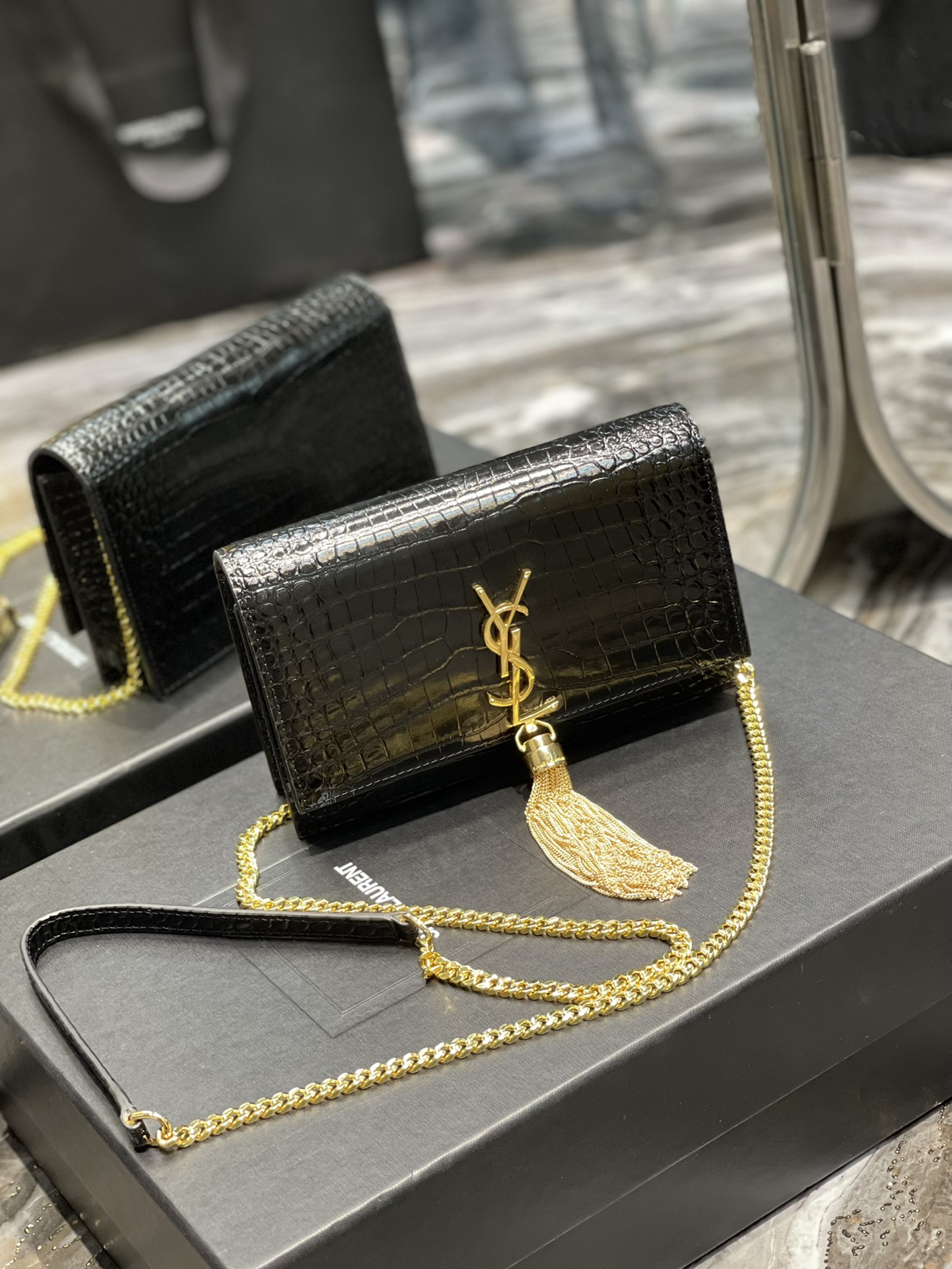 Handbags SAINT LAURENT 452159 size 19x12.5x4 cm - vstockx