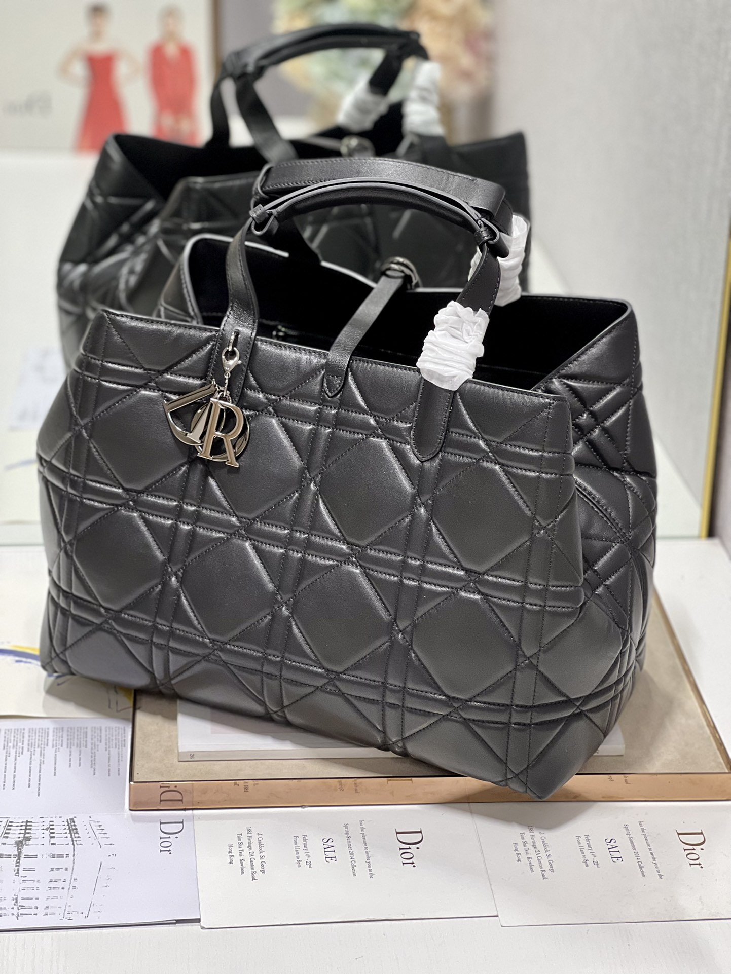 Handbag Dior 1188 size 37  43  22 cm - vstockx