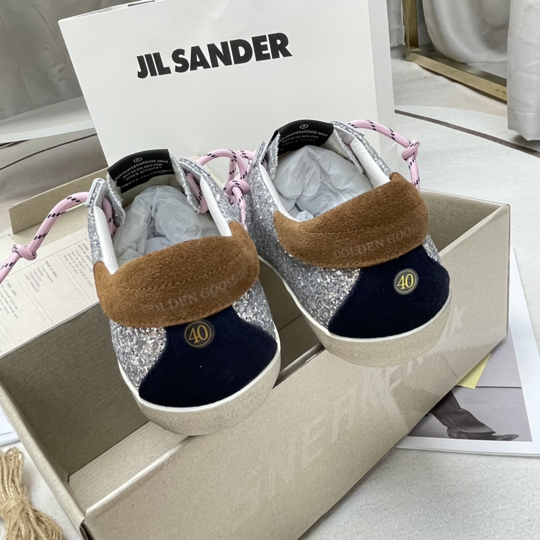 Golden Goose Superstar distressed-finish sneakers 19 - vstockx