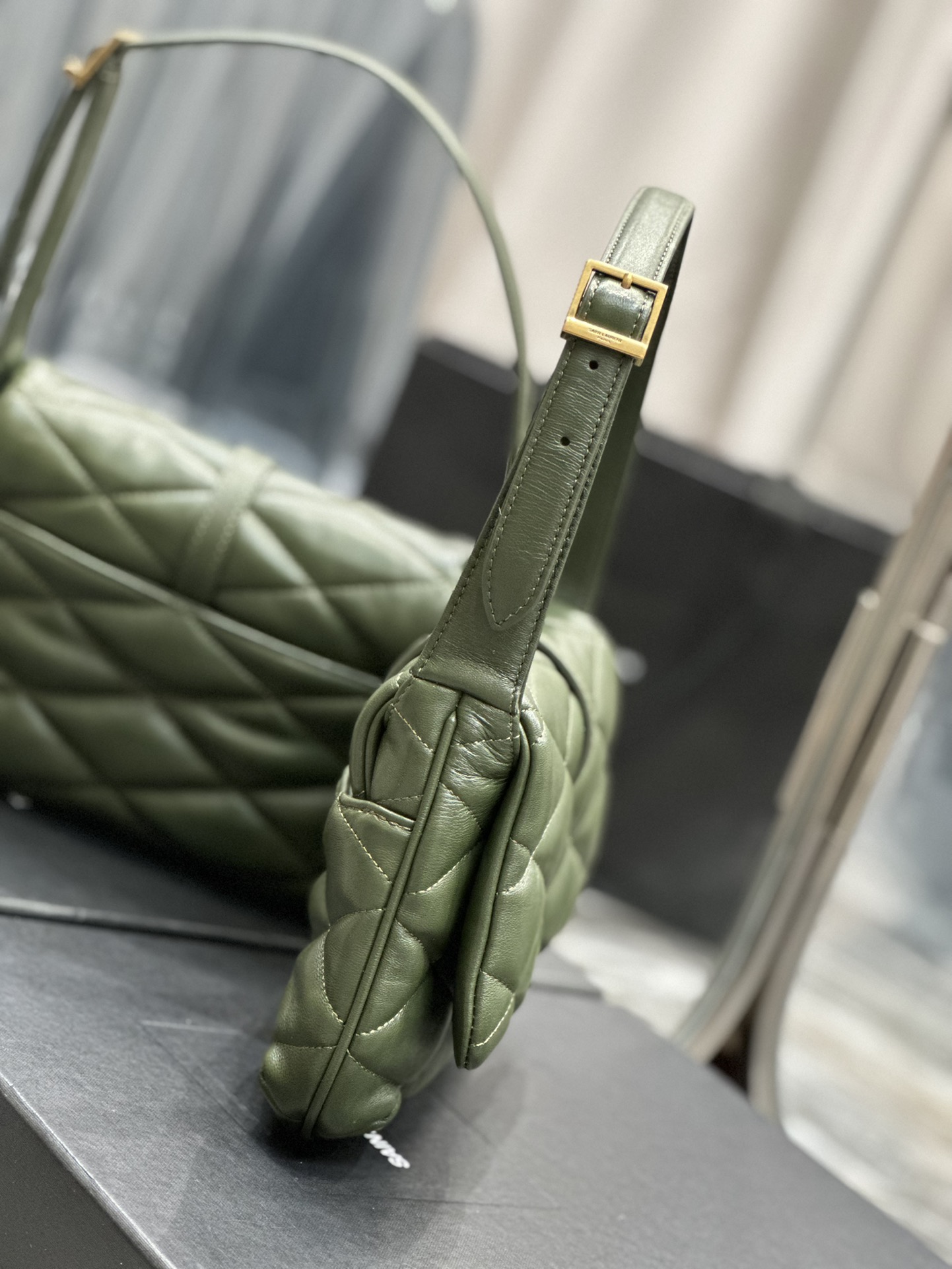 Handbags SAINT LAURENT 698567 size 24  18  5.5 cm - vstockx