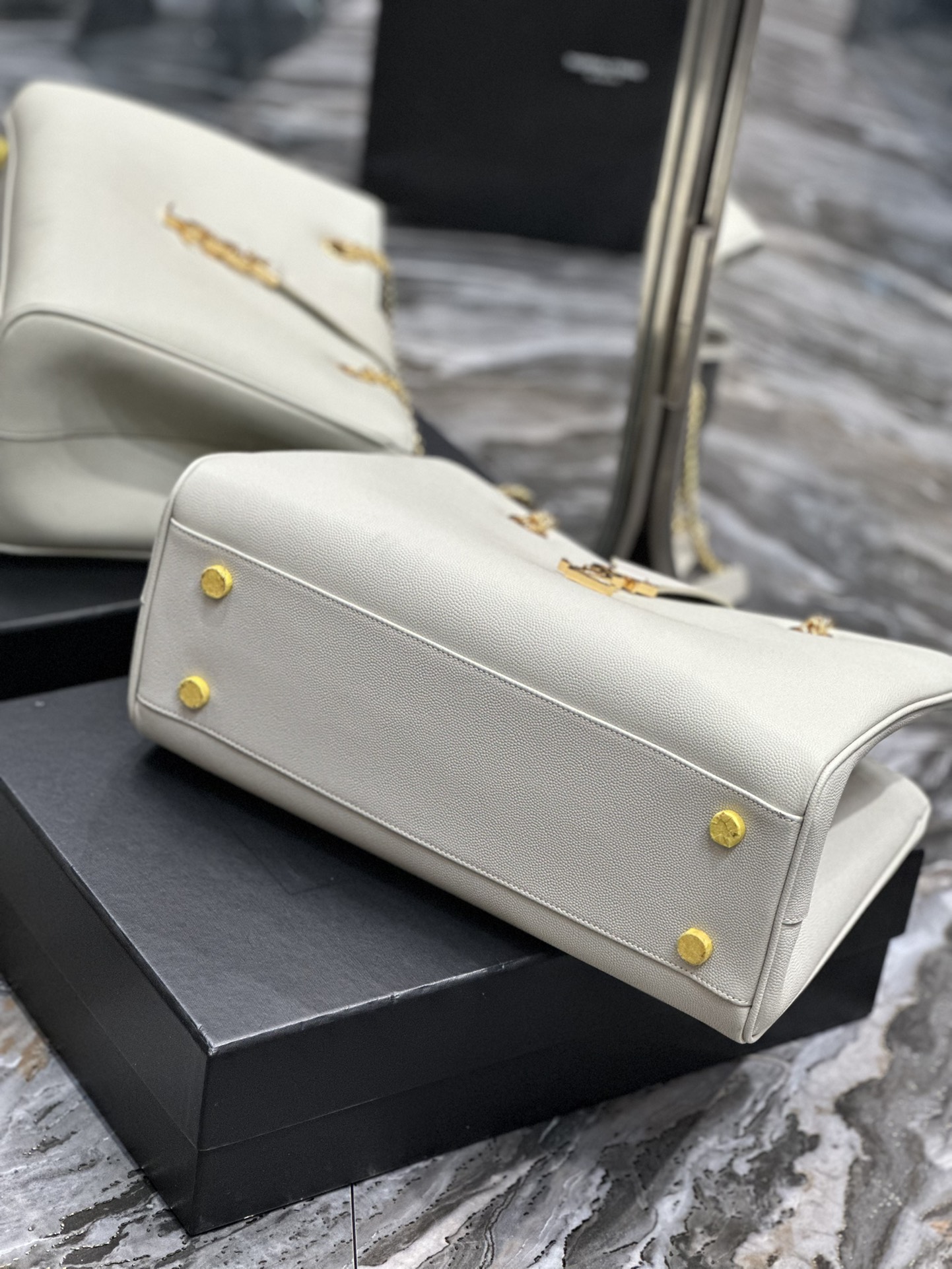 Handbags SAINT LAURENT 668900 size 33  22  15 cm - vstockx