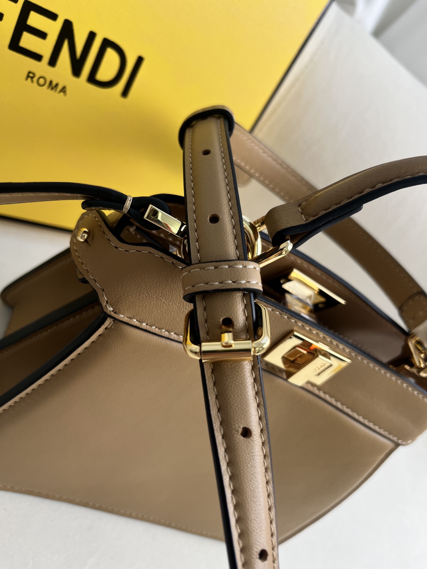 handbags FENDI 0228 size:20*15.5*11cm - vstockx