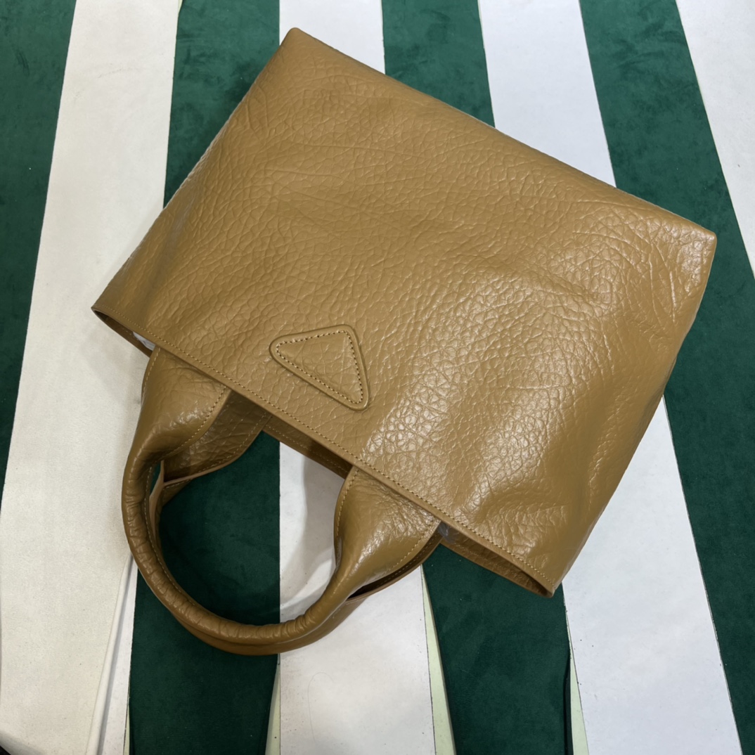 Handbags Prada 1BG440 size:16×26×40 cm - vstockx