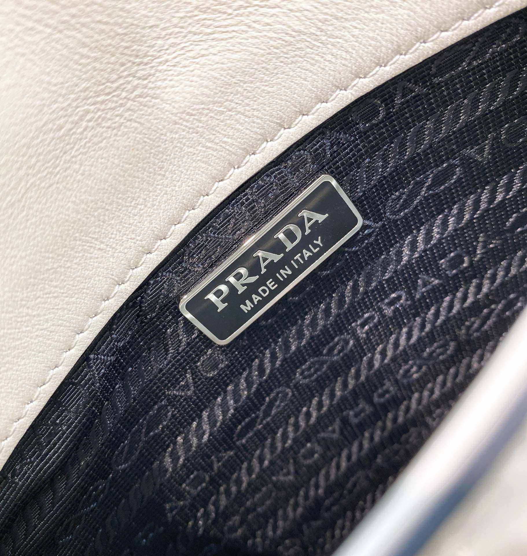 handbags prada 1BH188 zise ?7*14.5*7cm - vstockx