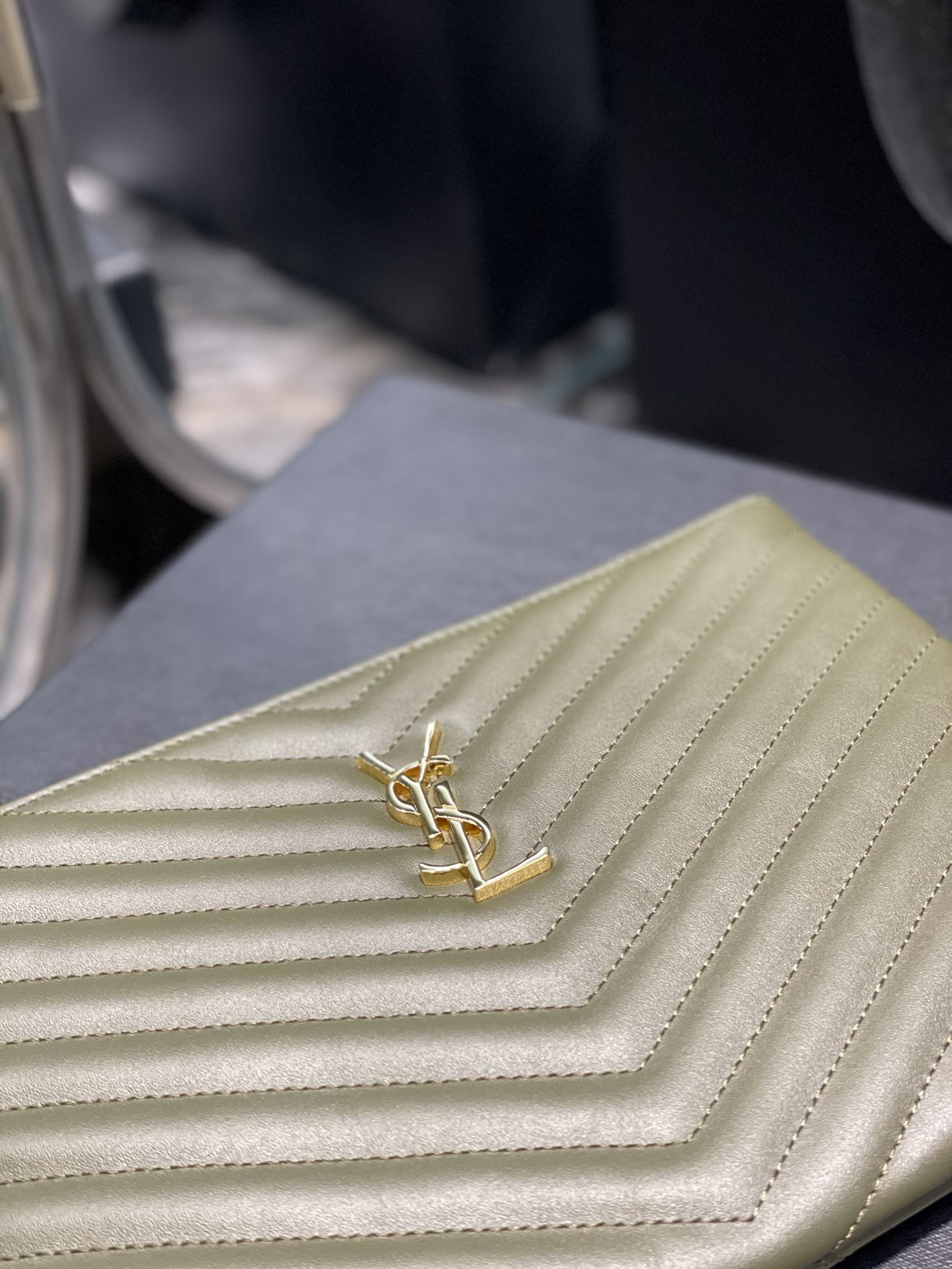 Handbags SAINT LAURENT 379039 size 24  17.5  1.5 cm - vstockx