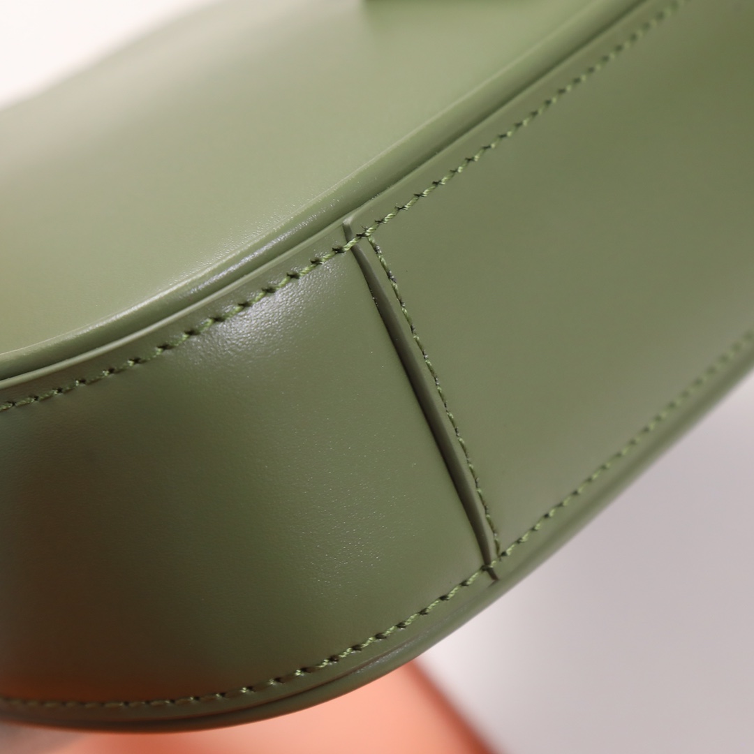 Handbags SAINT LAURENT 710318 size 19X11.5x4.5 cm - vstockx