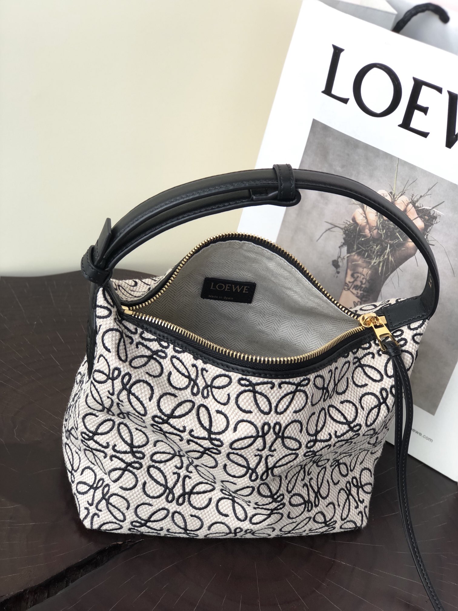 Handbags LOEWE  size:21-12-12.5 cm - vstockx