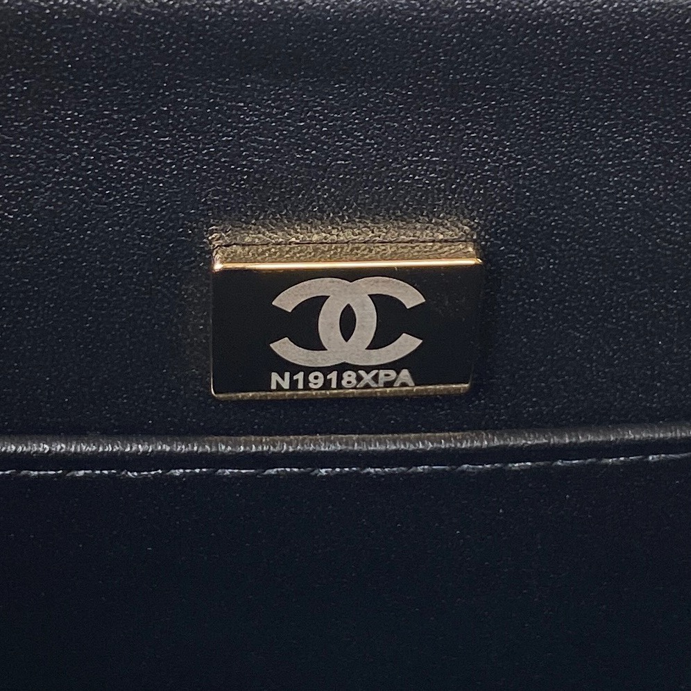 Handbag Chanel AS3649 size 18X19.5X9.5 cm - vstockx