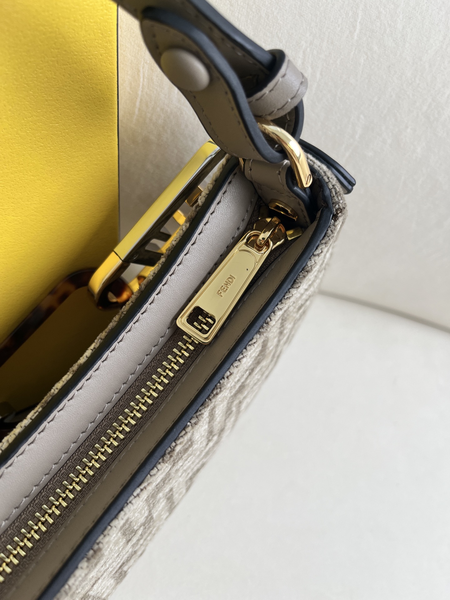 handbags FENDI 225 size:32*11*5cm - vstockx