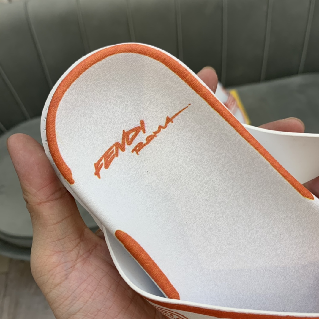 Fendi Slides 14 - vstockx