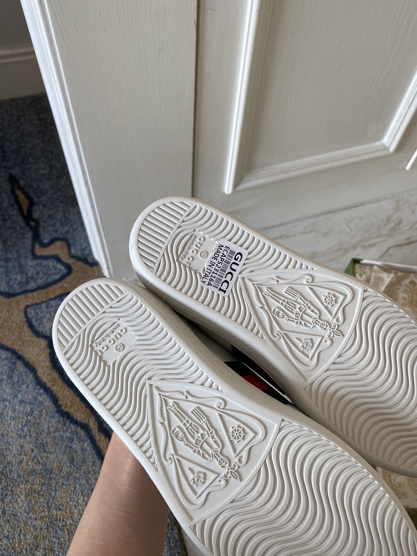 Gucci Women's Ace sneaker with bee sneaker 4 - vstockx