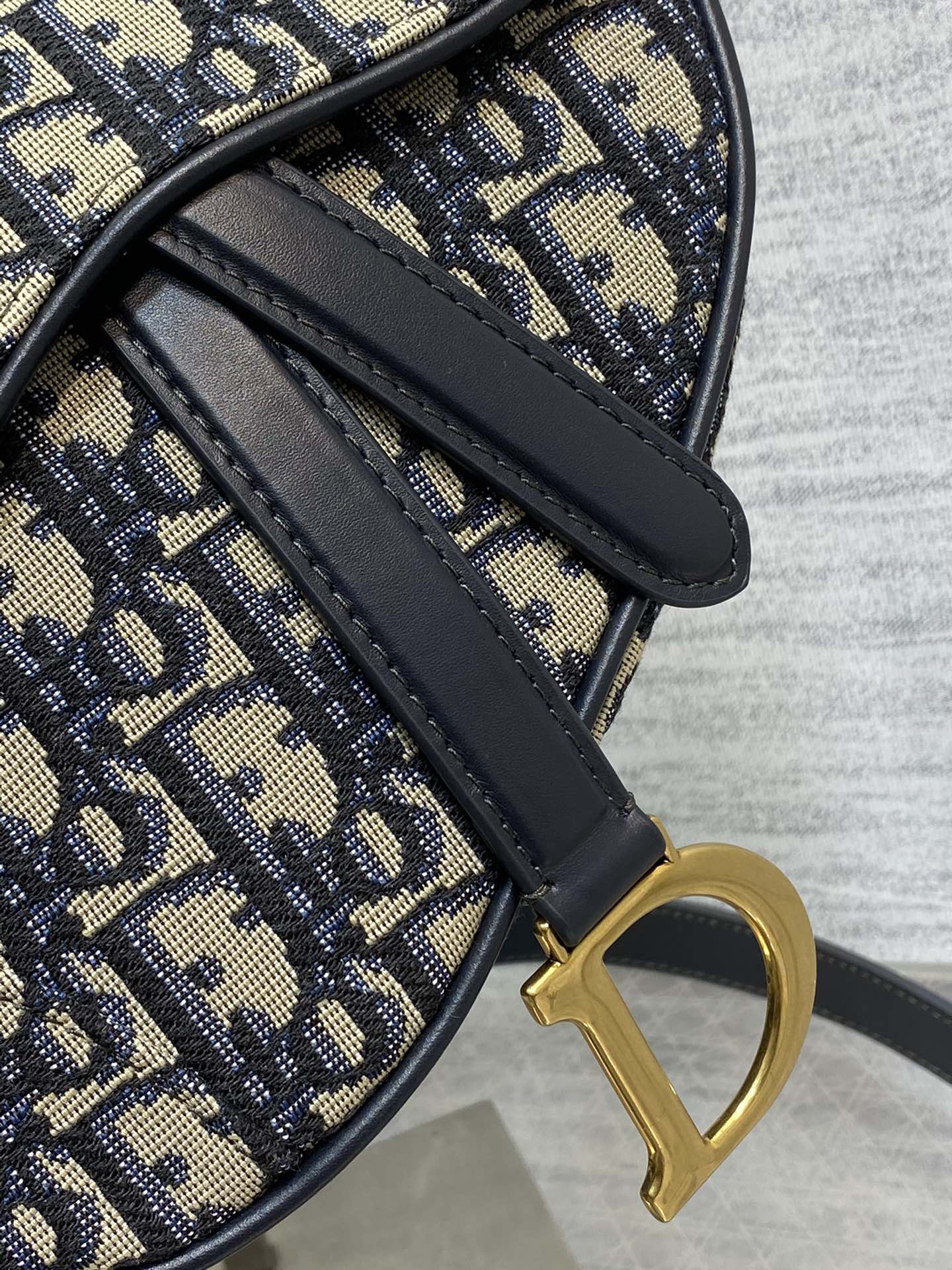Handbag Dior 3397 size 17  5  15 cm - vstockx