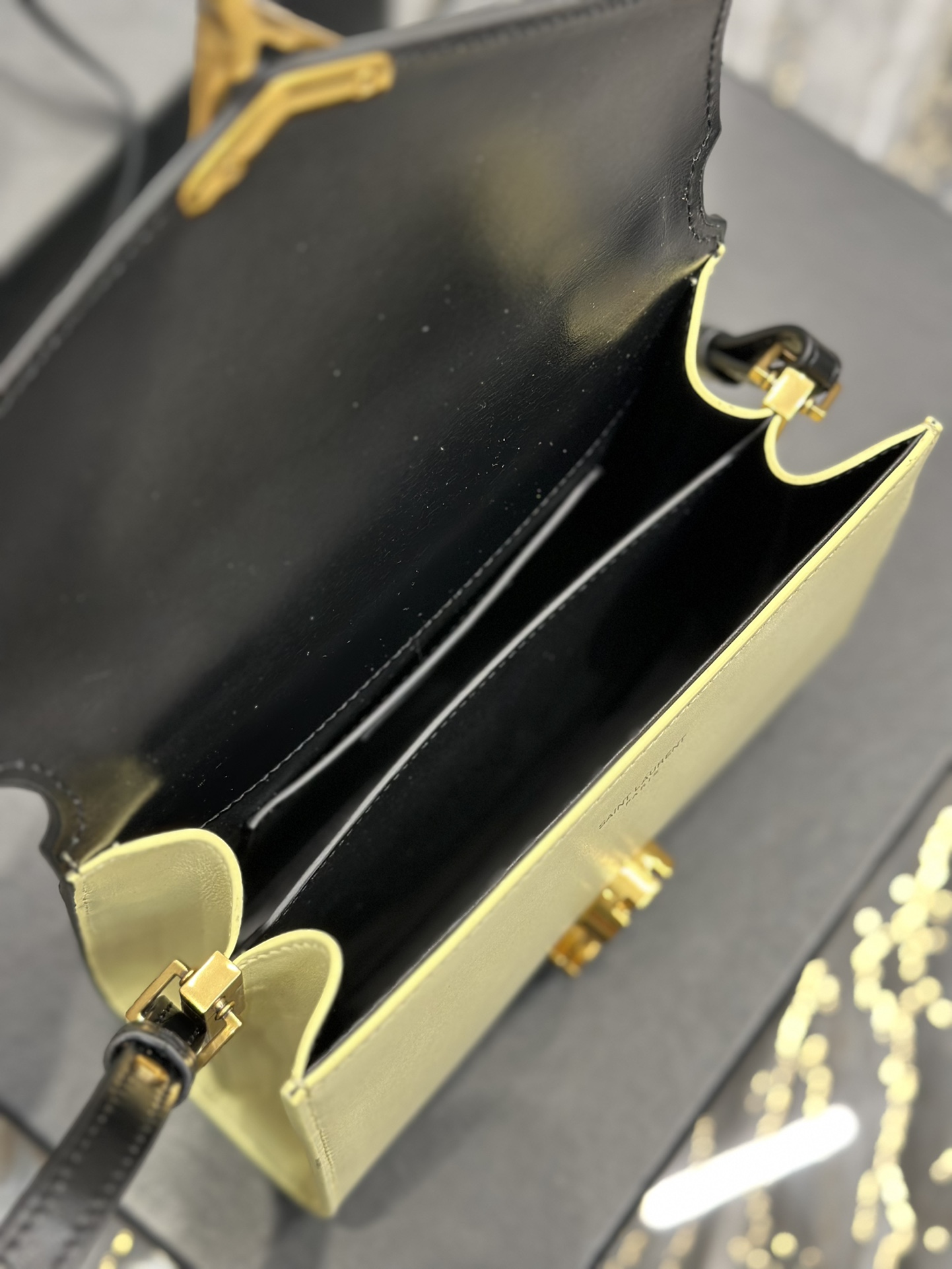 Handbags SAINT LAURENT 602716 size 20  16  7.5 cm - vstockx