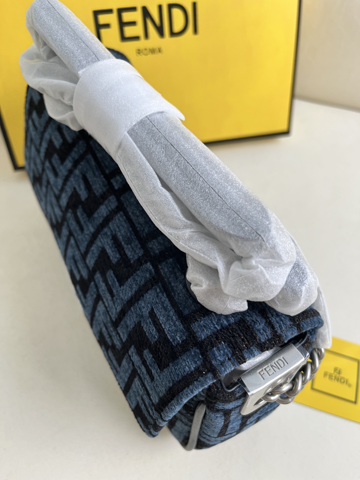 handbags FENDI 232 size:24*14*7cm - vstockx