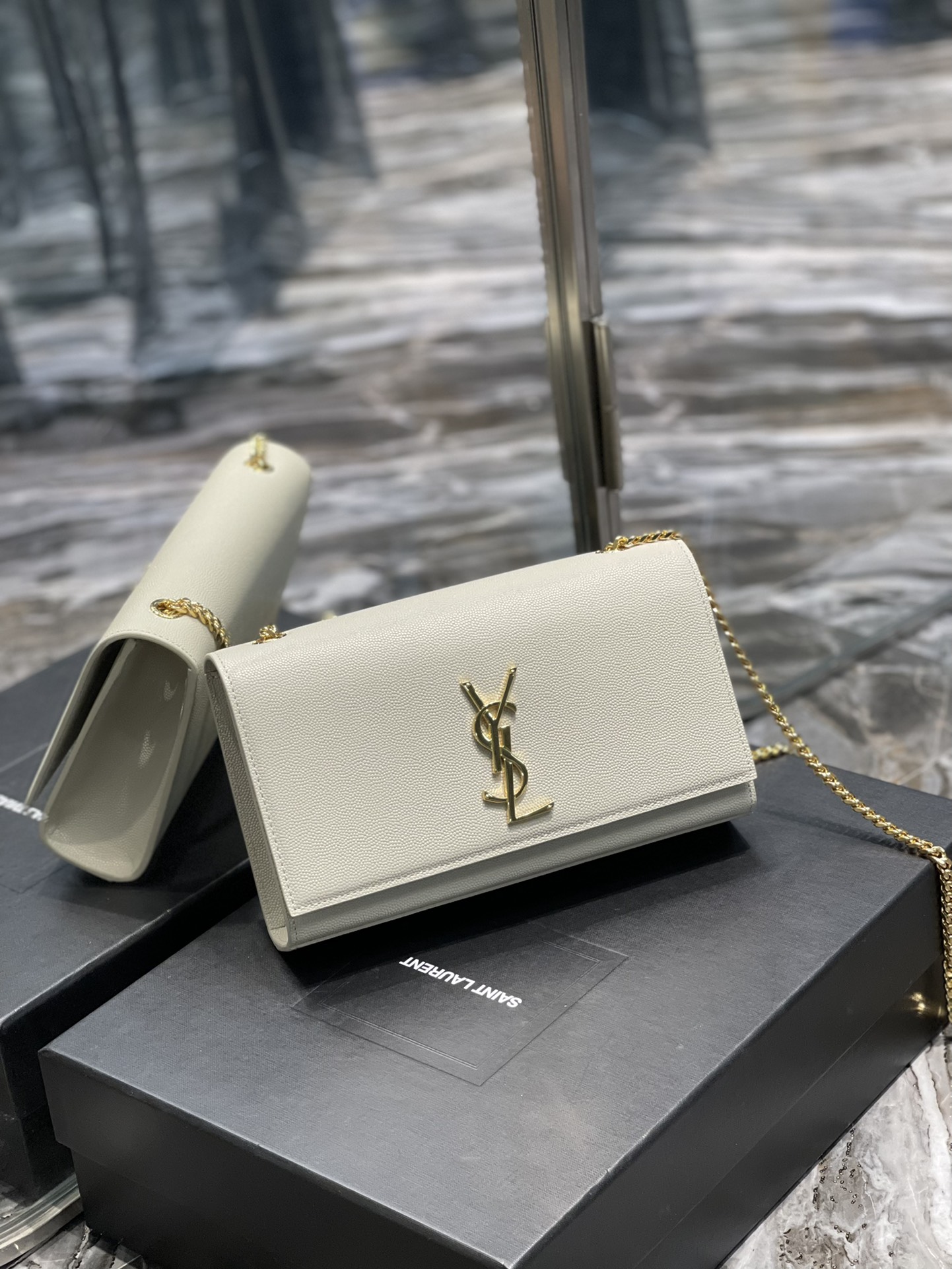 Handbags SAINT LAURENT 364021 size 24x14.5x5 cm - vstockx