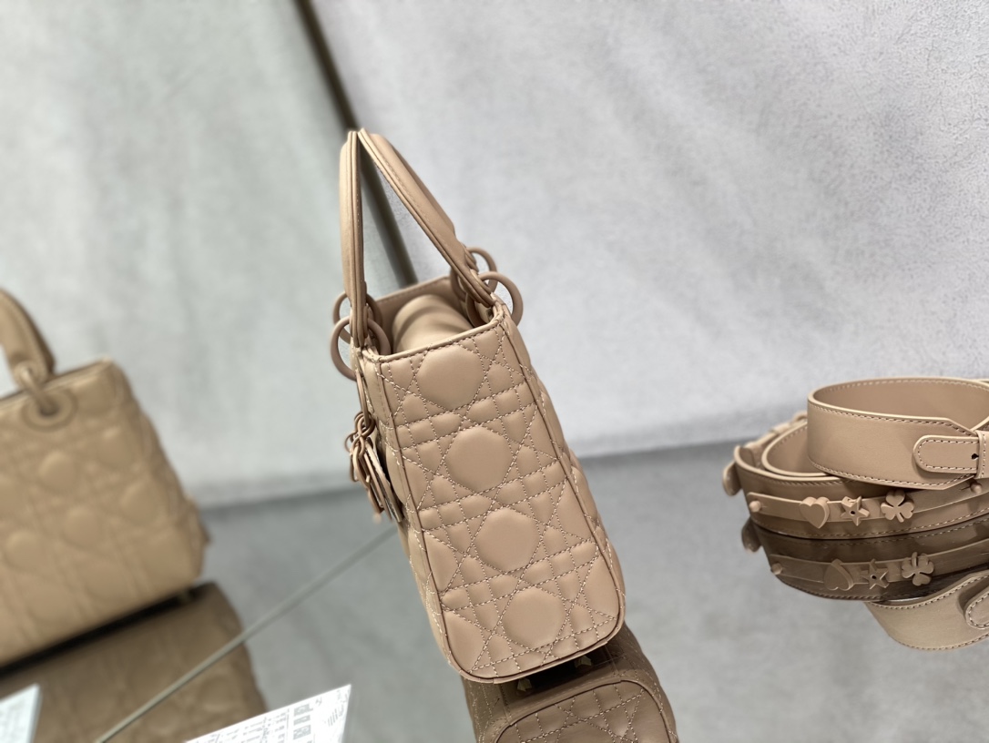 Handbag Dior size 20 cm - vstockx