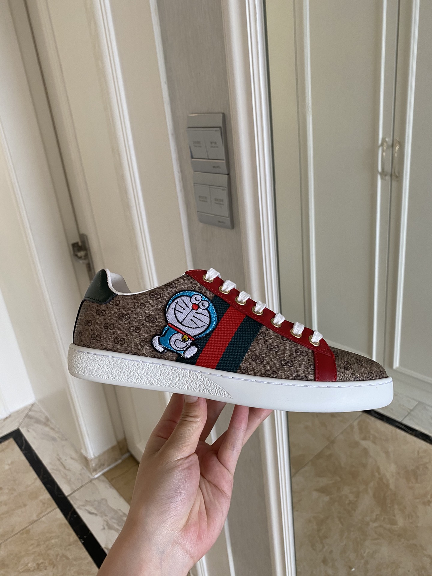 Gucci Women's Ace sneaker with bee sneaker 4 - vstockx
