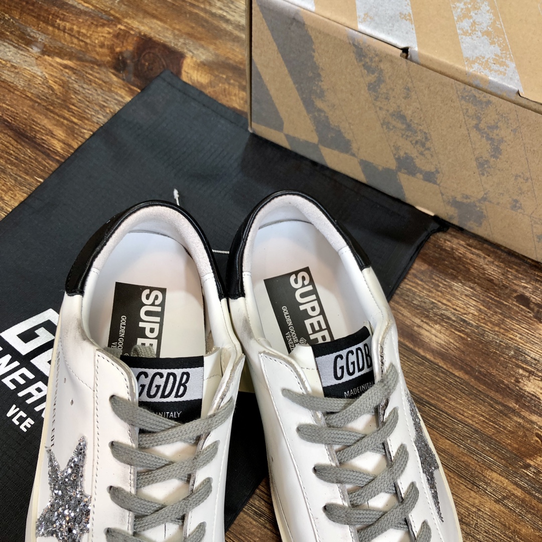 Golden Goose Superstar distressed-finish sneakers 18 - vstockx