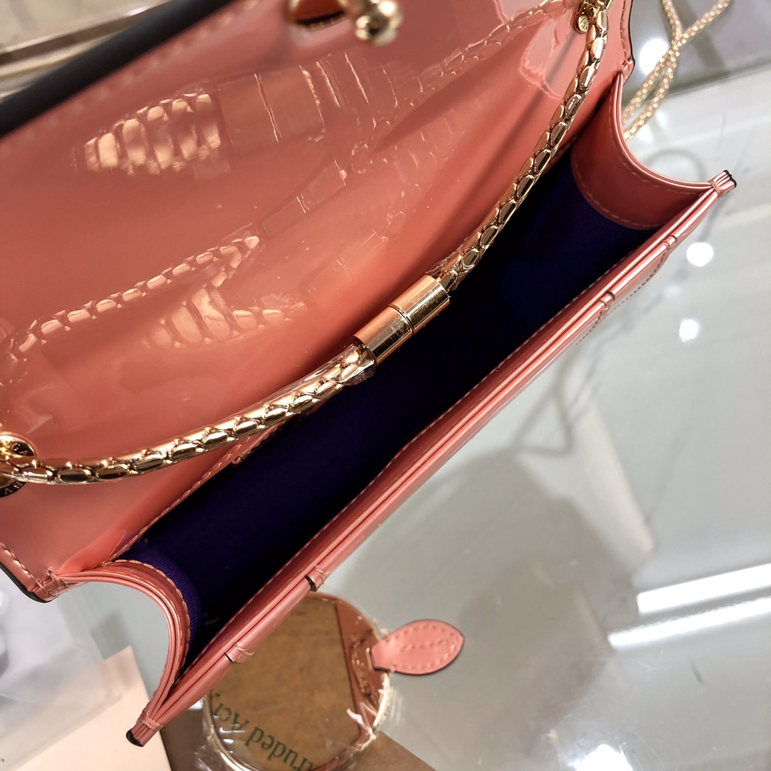 Handbags Bvlgari 35107 size:20*16*5 cm - vstockx