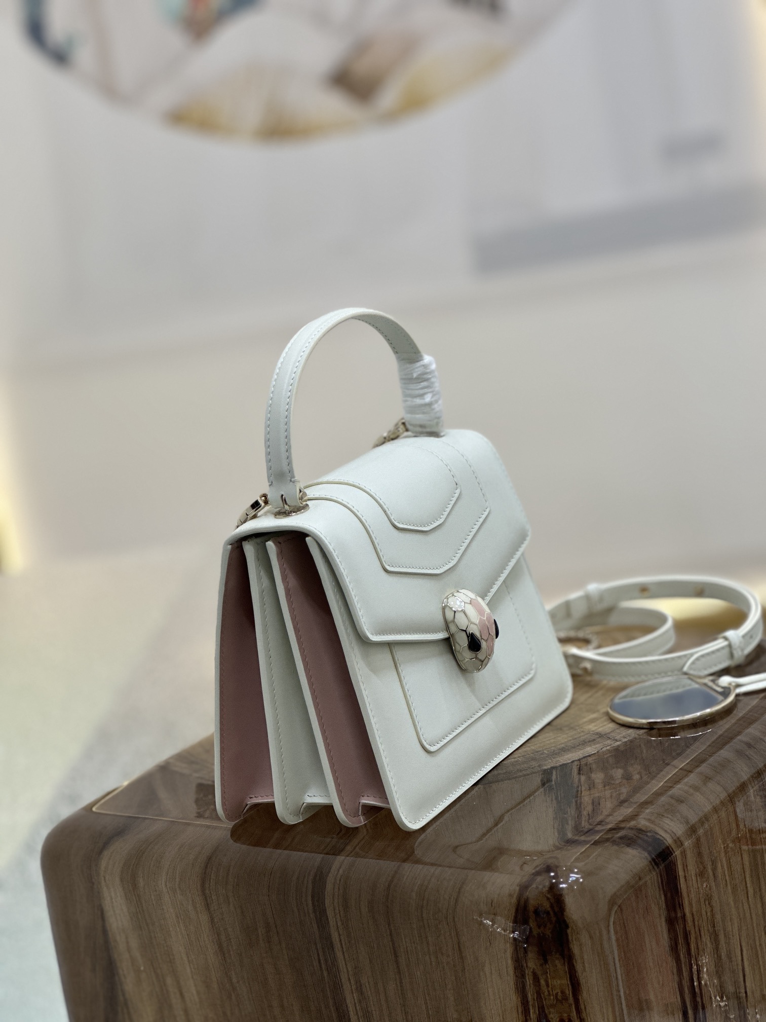 Handbags Bvlgari 38329 size:18*16*9 cm - vstockx