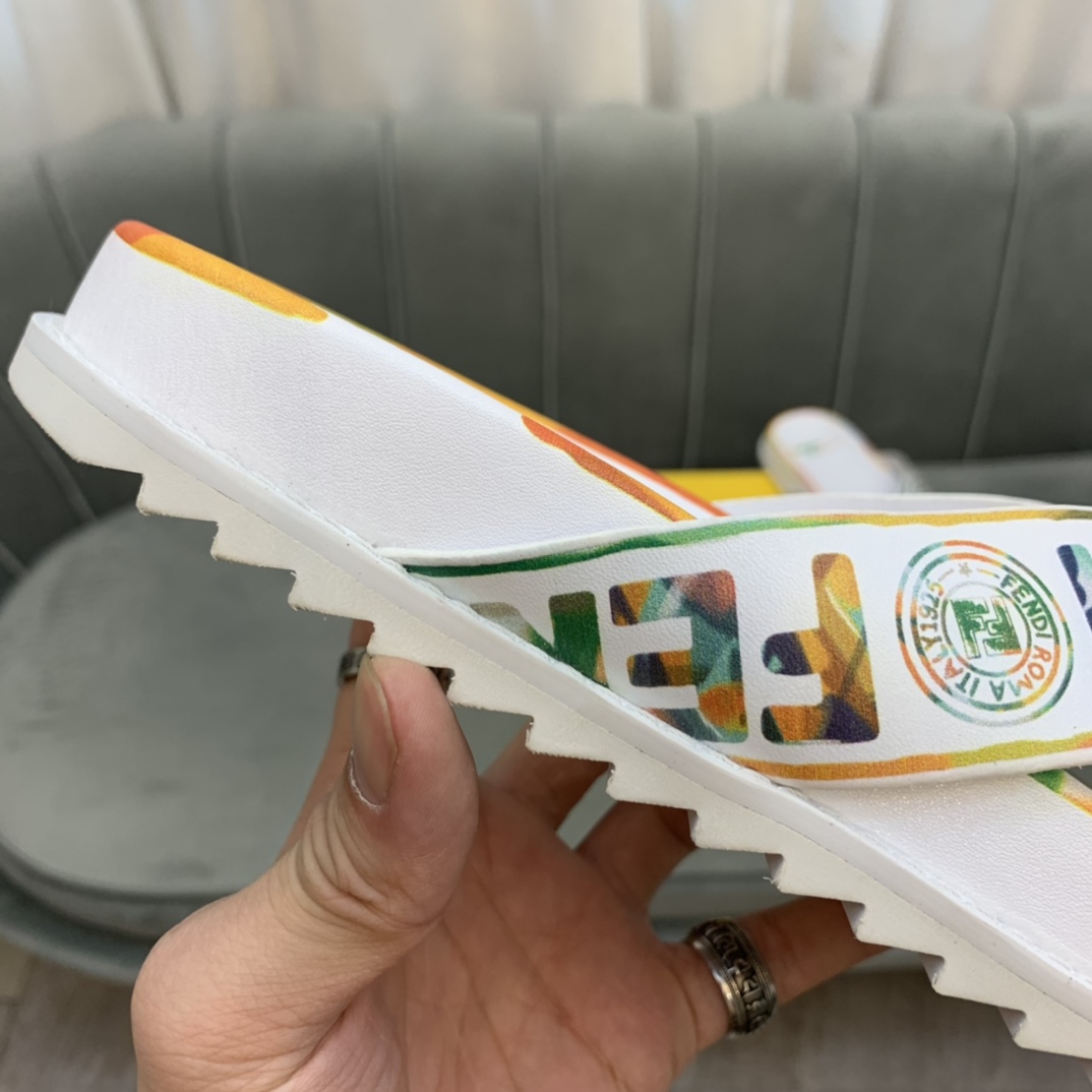 Fendi Slides 8 - vstockx