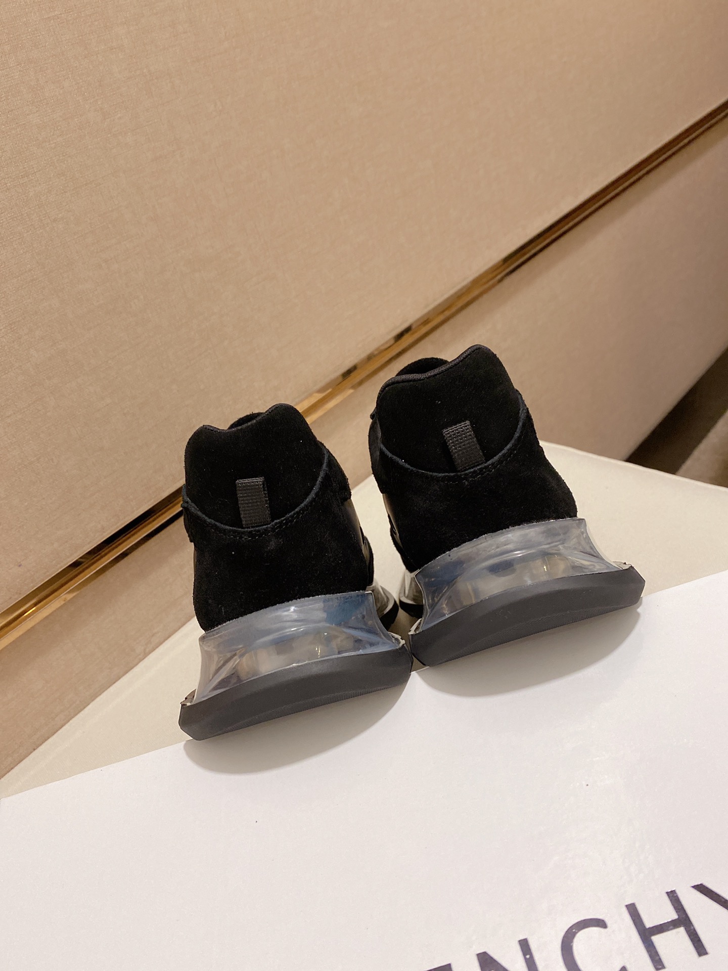 Givenchy Spectre Zip Sneakers 15 - vstockx